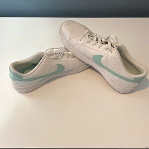 Nike
(WMNS) Nike Court Royale 2 'White Green'